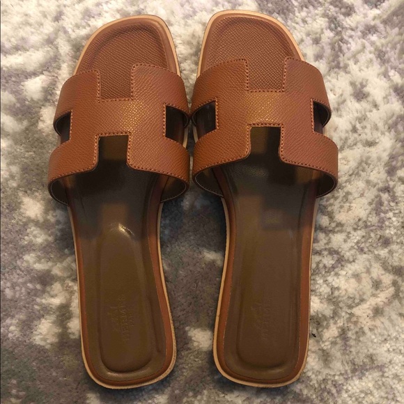 hermes oran wide feet